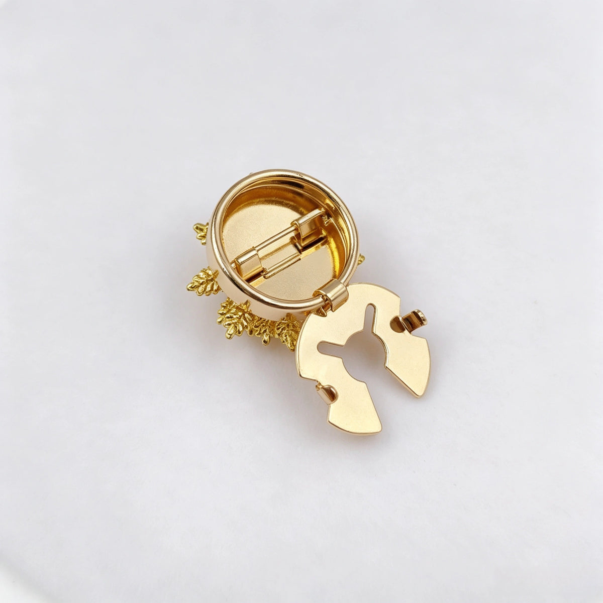 Vintage Gold Tone Sculpted Wheat Button Covers